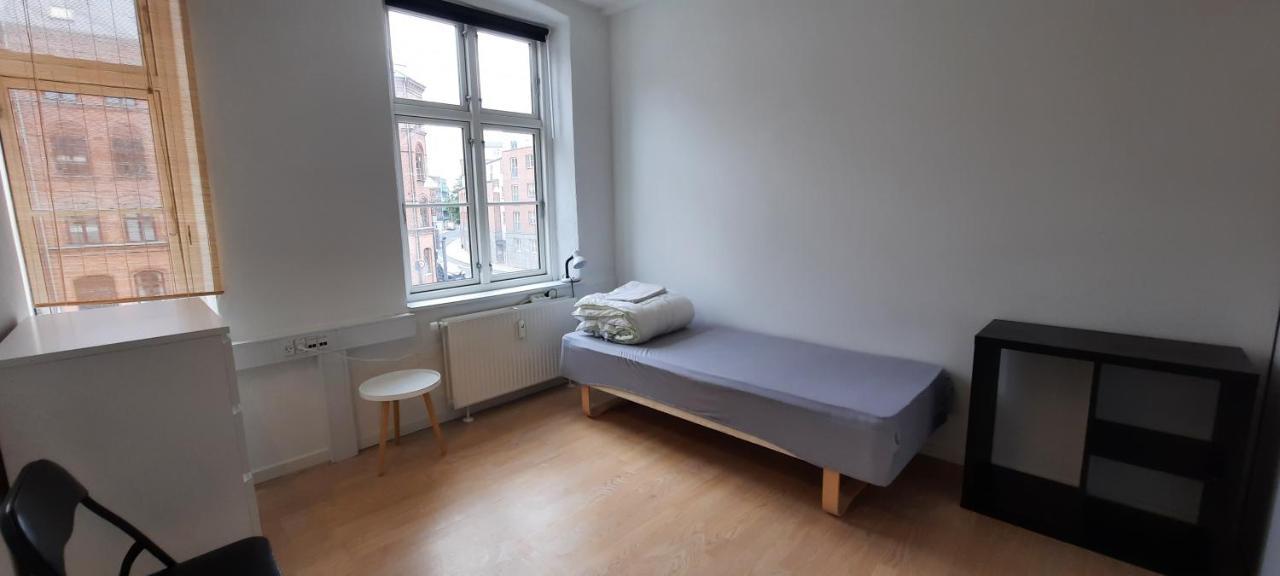 Private Room In A Shared Apartment 오덴세 외부 사진